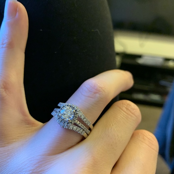 Diamond Ring Set. - Picture 4 of 7